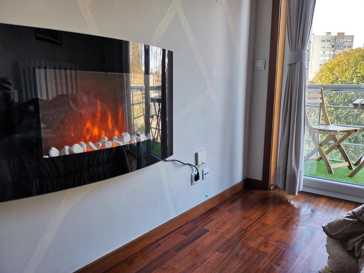 Modern Private Suite With Balcony & Bathroom - King And Queen Beds Вила Нова ди Гая Екстериор снимка