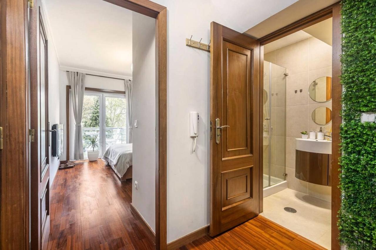 Modern Private Suite With Balcony & Bathroom - King And Queen Beds Вила Нова ди Гая Екстериор снимка