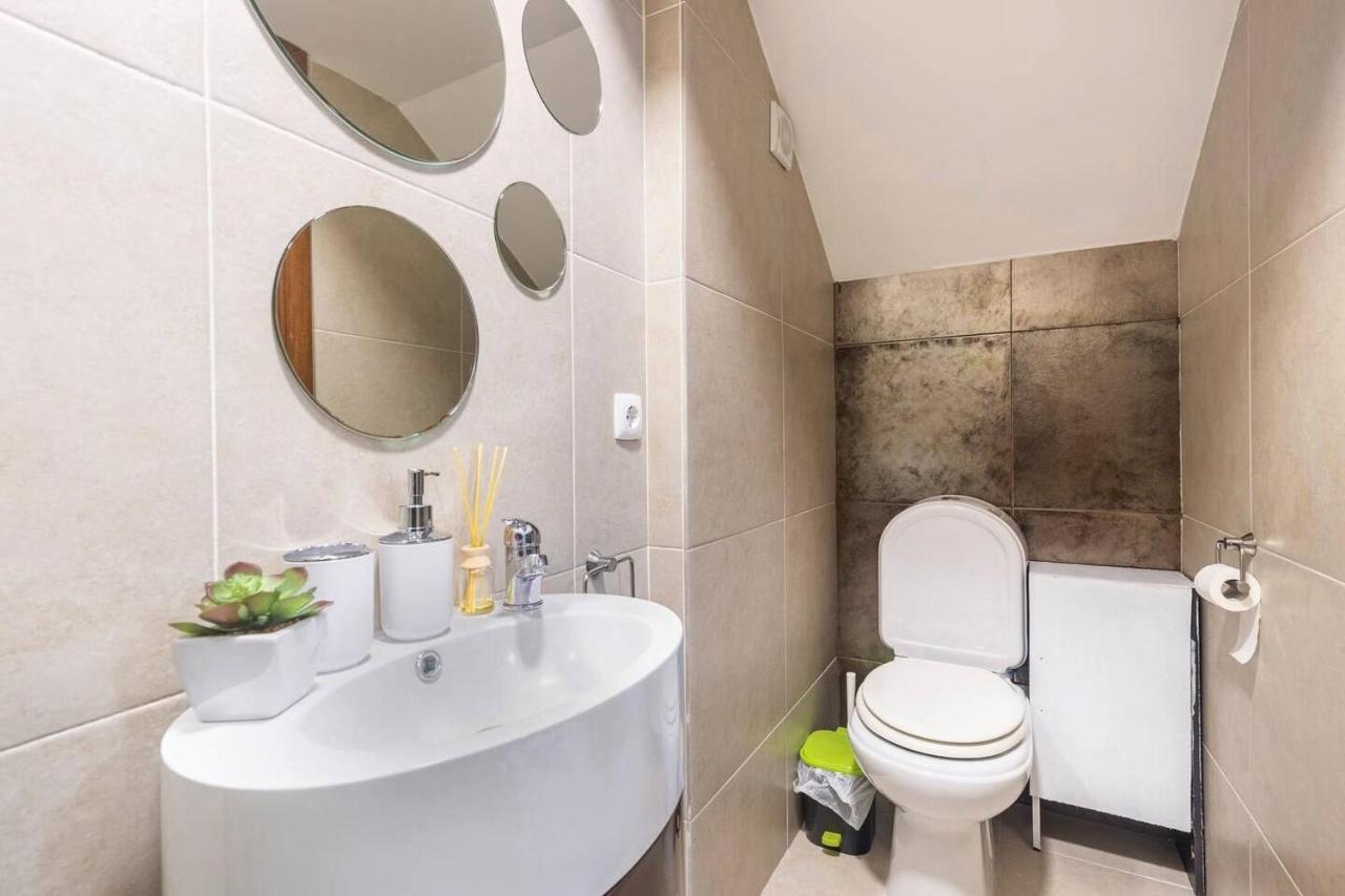 Modern Private Suite With Balcony & Bathroom - King And Queen Beds Вила Нова ди Гая Екстериор снимка