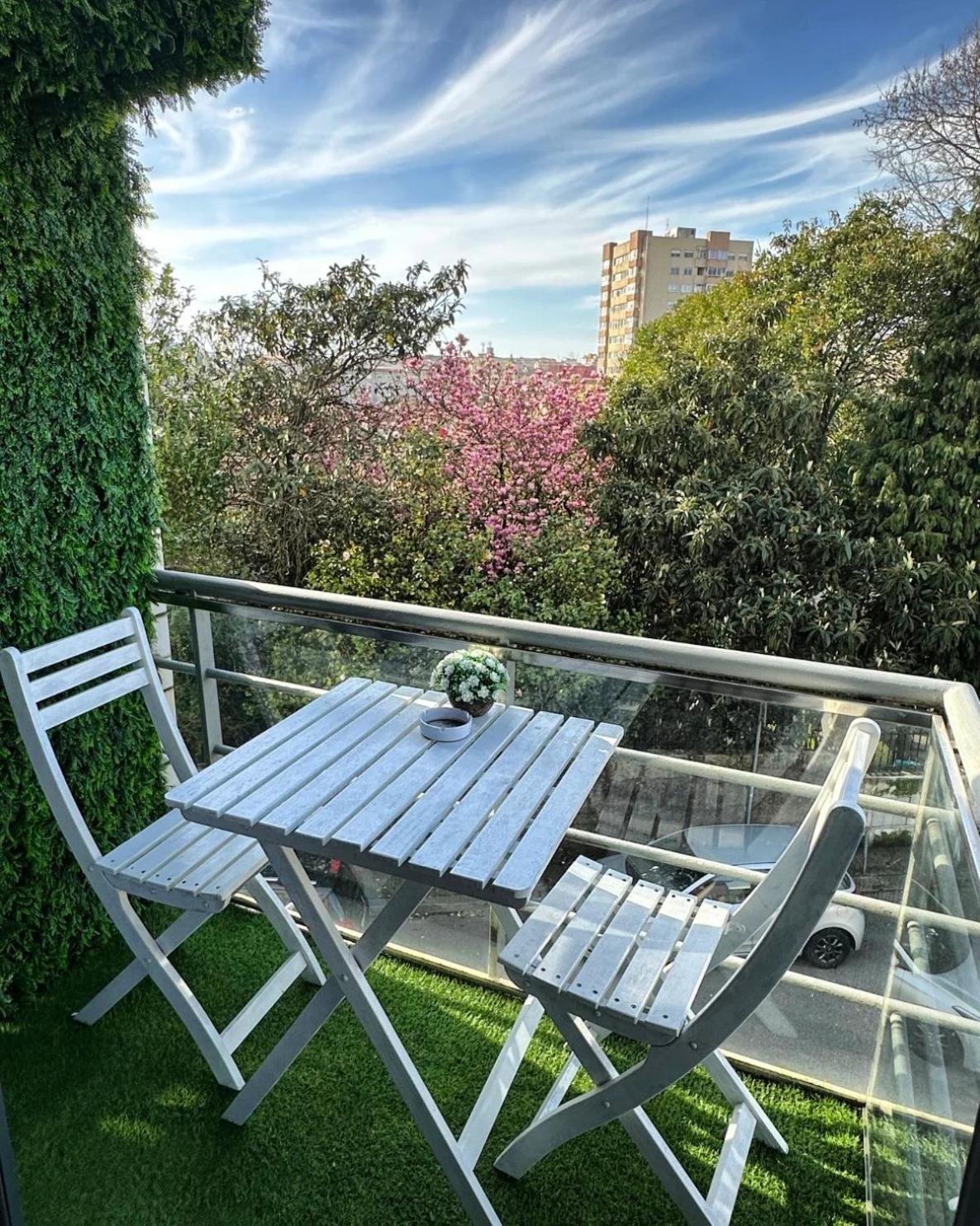 Modern Private Suite With Balcony & Bathroom - King And Queen Beds Вила Нова ди Гая Екстериор снимка