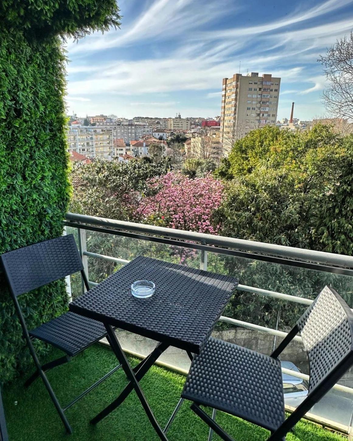 Modern Private Suite With Balcony & Bathroom - King And Queen Beds Вила Нова ди Гая Екстериор снимка