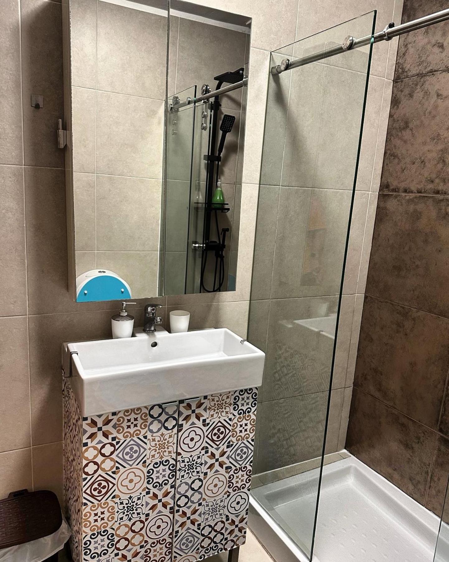 Modern Private Suite With Balcony & Bathroom - King And Queen Beds Вила Нова ди Гая Екстериор снимка
